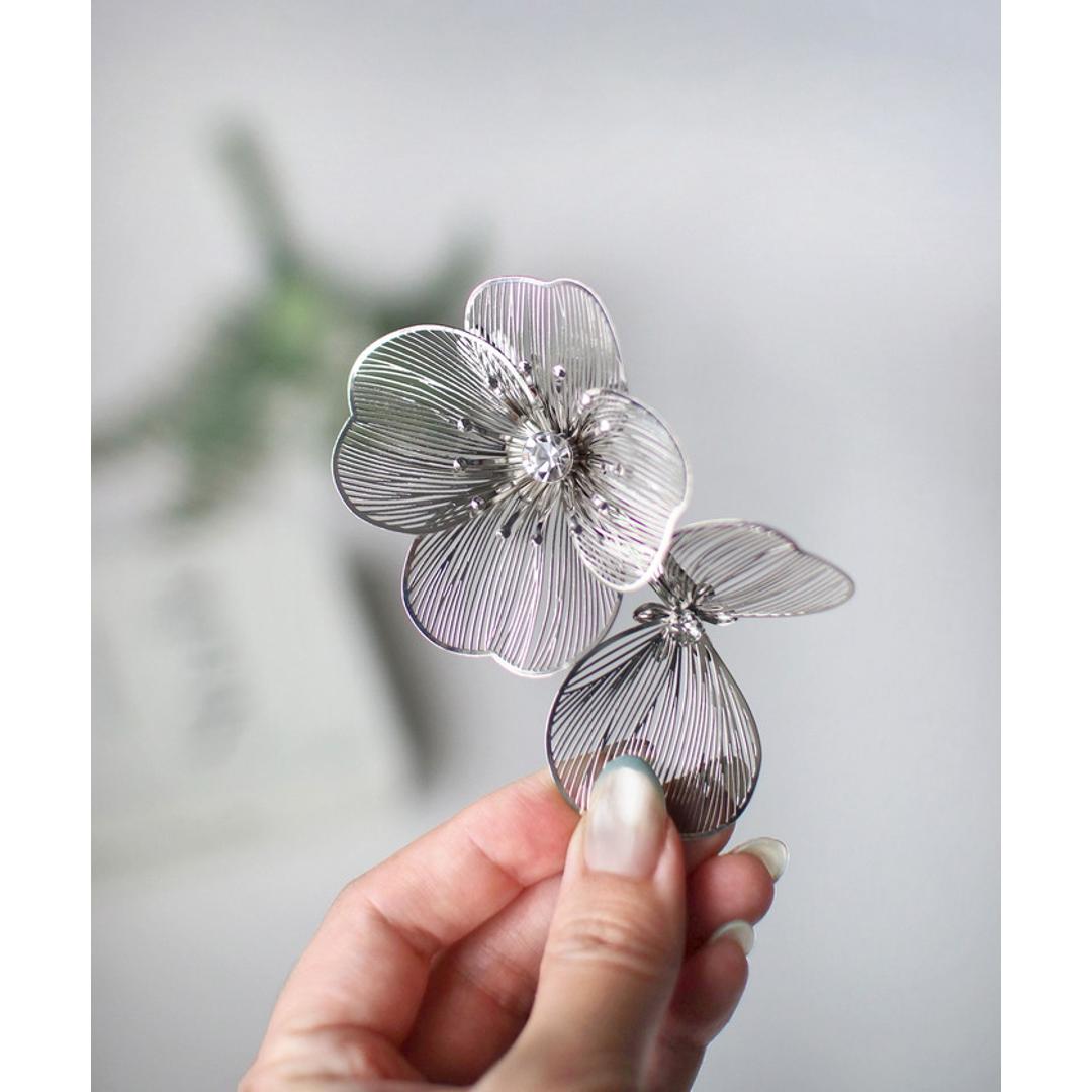 Rora ヘアクリップ キッズ 通販 グラシア ヘアークリップ 髪どめ 髪留め ヘアアクセサリー 髪飾り お花 フラワー 子供 女の子 大人っぽい 卒園式 入学式 結婚式 発表会 可愛い おしゃれ かわいい 子ども用アクセサリー キッズファッション ゴールド ・