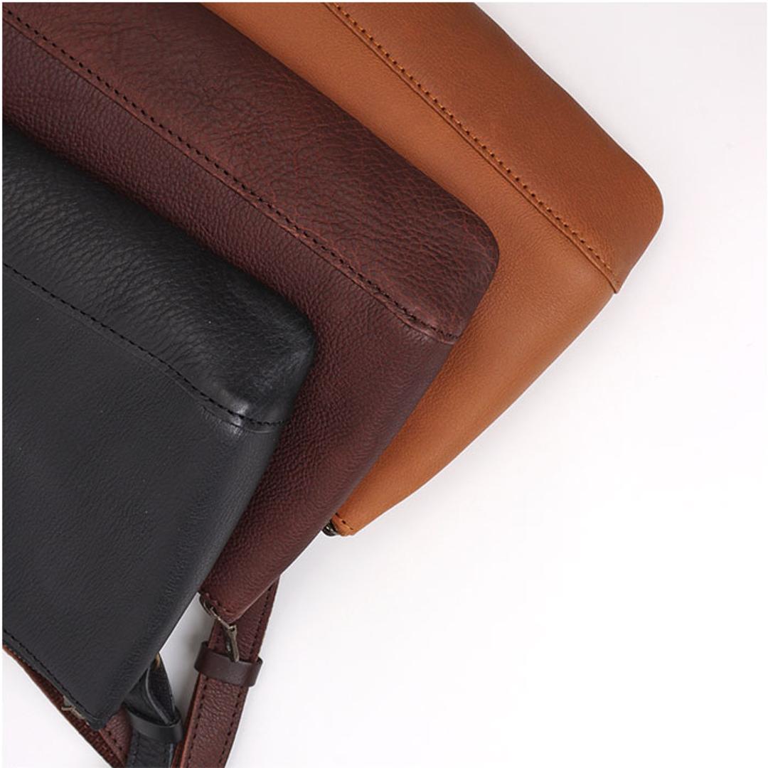 サコッシュバッグ メンズ レザー alto 通販 ショルダーバッグ サコッシュ 斜め掛け 牛革 おしゃれ シンプル 肩掛け ショルダー レザーバッグ スリム 本革 ミニショルダー バック 斜めがけバッグ レディース コンパクト きれいめ 無地 軽量 カジュアル BK ・