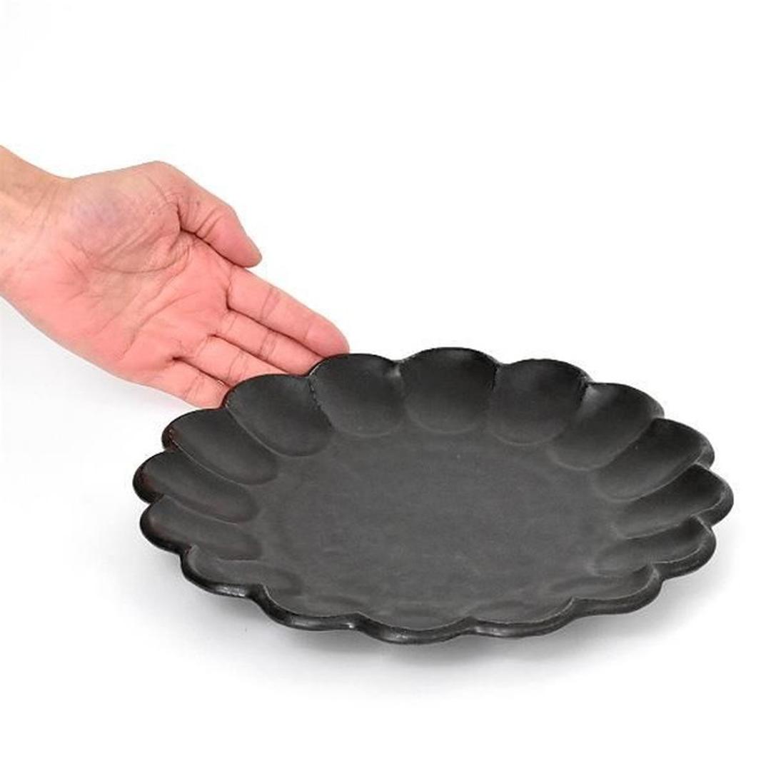 美濃焼 皿 通販 日本製 お皿 プレート 美濃 焼 21.5cm 中皿 丸皿 モーニングプレート 和食器 おしゃれ モダン かわいい 花形 花型 お花 電子レンジ対応 食洗機対応 サラダ デザート ケーキ リンカ 21プレート グルメスタイル キッチン用品 ホワイト ・