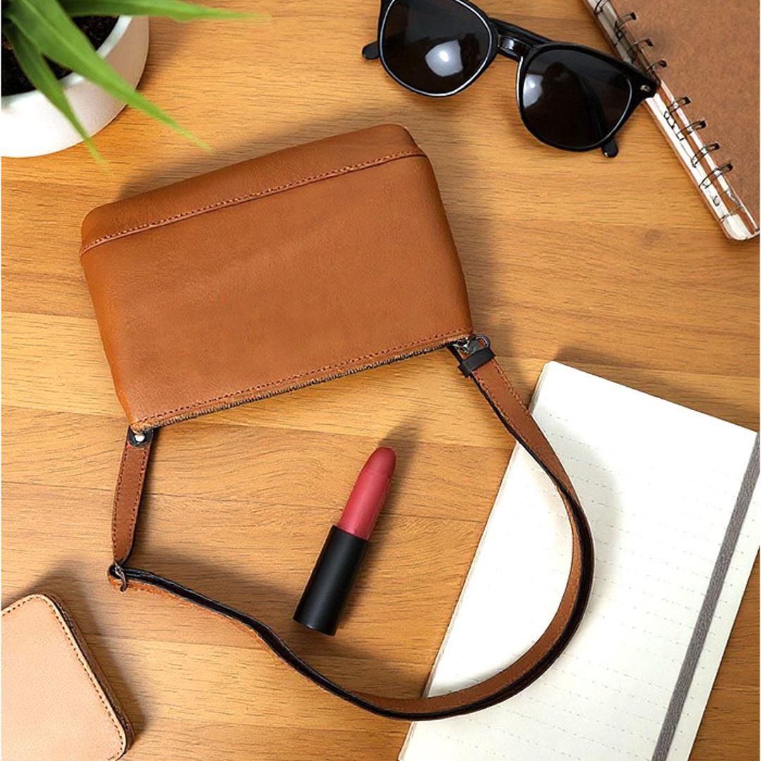 サコッシュバッグ メンズ レザー alto 通販 ショルダーバッグ サコッシュ 斜め掛け 牛革 おしゃれ シンプル 肩掛け ショルダー レザーバッグ スリム 本革 ミニショルダー バック 斜めがけバッグ レディース コンパクト きれいめ 無地 軽量 カジュアル BK ・