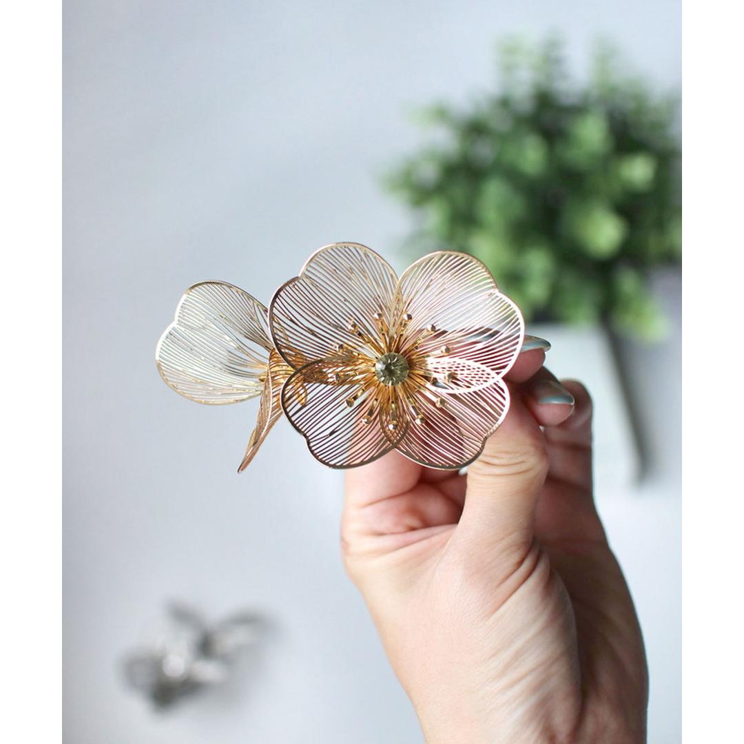 Rora ヘアクリップ キッズ 通販 グラシア ヘアークリップ 髪どめ 髪留め ヘアアクセサリー 髪飾り お花 フラワー 子供 女の子 大人っぽい 卒園式 入学式 結婚式 発表会 可愛い おしゃれ かわいい 子ども用アクセサリー キッズファッション ゴールド ・