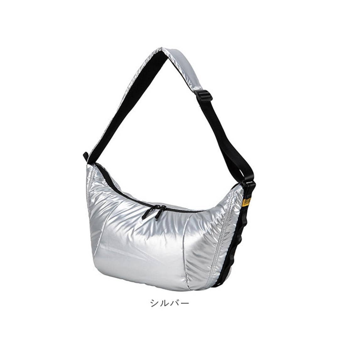 kiu ショルダーバッグ キウ K392 通販 ショルダーバック ショルダー バッグ 斜めがけバッグ パフィーラウンドショルダーバッグ 大きめ レディース メンズ 軽量 軽い 撥水 背面ポケット アウトドア フェス おしゃれ シンプル オシャレ 男女兼用バッグ ブラック ・