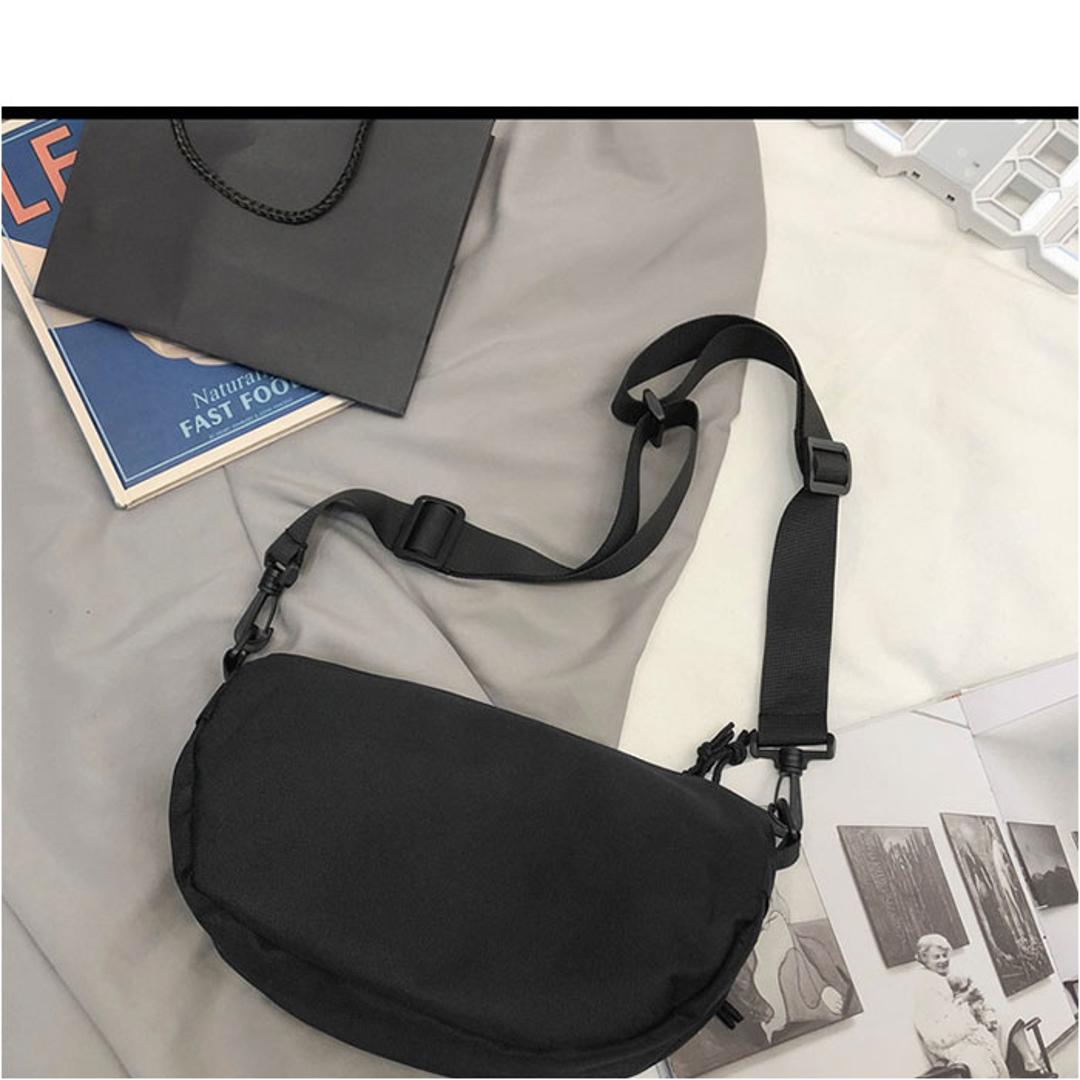 ショルダーバッグ メンズ レディース 通販 ボディバッグ 軽い ショルダー バッグ バック かばん カバン 大容量 おしゃれ かっこいい 小さめ 斜めがけ 肩掛け カジュアル メッセンジャーバッグ ワンショルダー ミニショルダー 調節可能 かわいい 軽量 通学 ベージュ ・