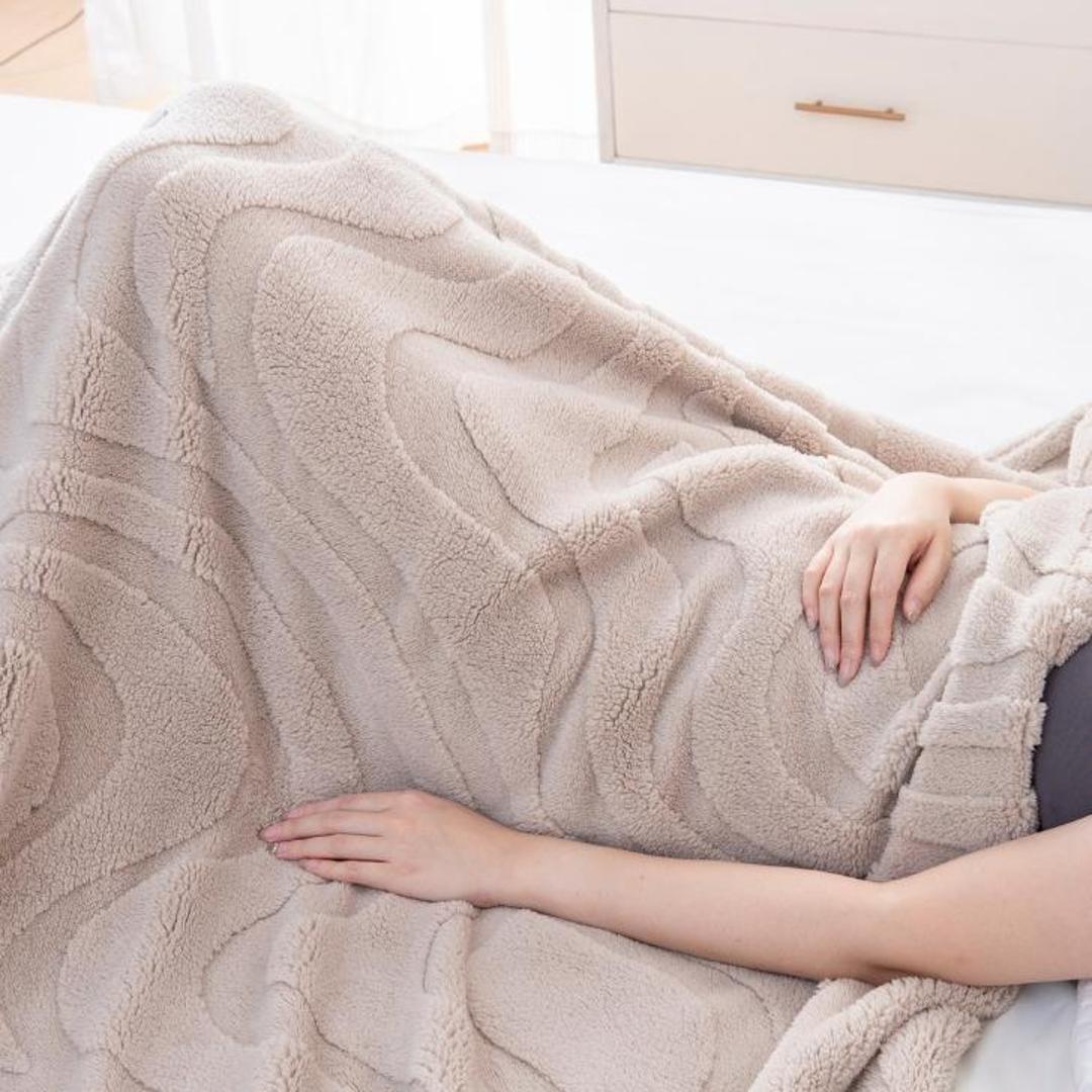 毛布 厚手 シングル もこもこ 通販 膝掛け ブランケット 膝掛 ひざ掛け ひざかけ ハーフケット マイクロファイバー 保温 蓄熱 あたたかい 暖かい あったか 肌触りが良い 丸洗い 立体模様 モコモコ 洗濯 洗濯OK 柔らかい やわらかい ふんわり 冬用 ゼブラPI ・