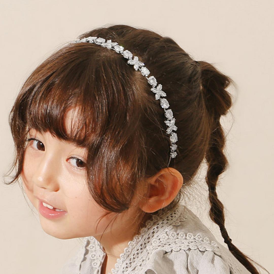RORA カチューシャ 細め 通販 ローラ エイヴァ ヘッドドレス ヘアアクセサリー 髪飾り キッズ 子供 子ども こども 女の子 女子 キラキラ ビジュー フォーマル おしゃれ かわいい 入園式 卒園式 入学式 卒業式 発表会 結婚式 キッズファッション シルバー ・
