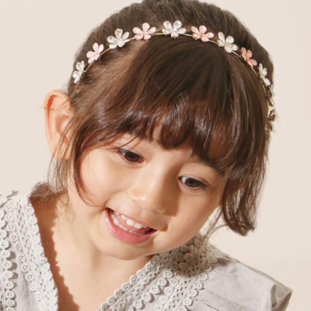 RORA カチューシャ 細め 通販 ローラ ソフィア ヘッドドレス ヘアアクセサリー 髪飾り キッズ 子供 子ども こども 女の子 女子 キラキラ 花 お花 フォーマル おしゃれ かわいい 入園式 卒園式 入学式 卒業式 発表会 結婚式 キッズファッション ピンク ・
