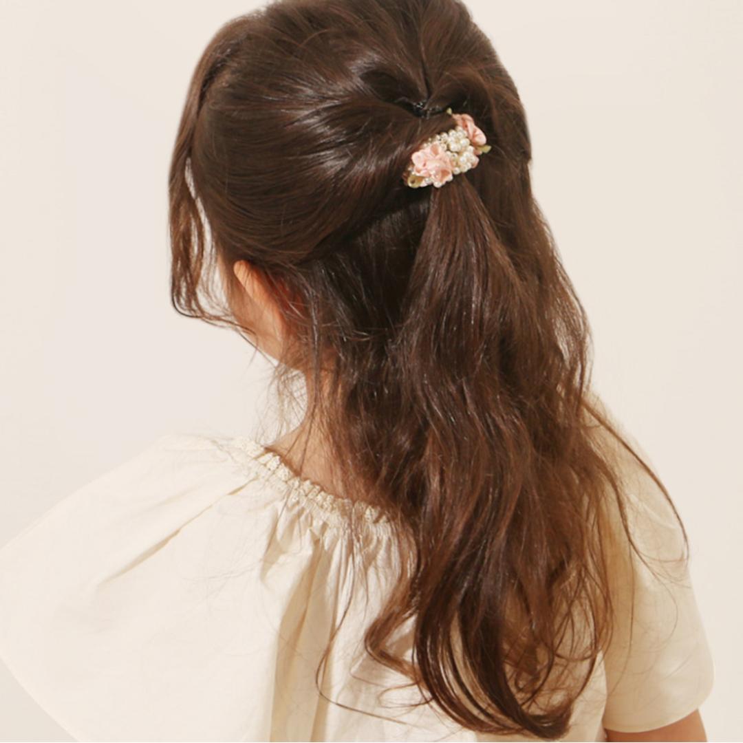 RORA ヘアゴム 通販 ローラ フィオナ 髪ゴム ヘアアクセサリー 髪飾り キッズ 子供 子ども こども 女の子 女子 花 お花 パール かわいい おしゃれ フォーマル カジュアル 入園式 卒園式 入学式 卒業式 結婚式 発表会 キッズファッション ピンク ・