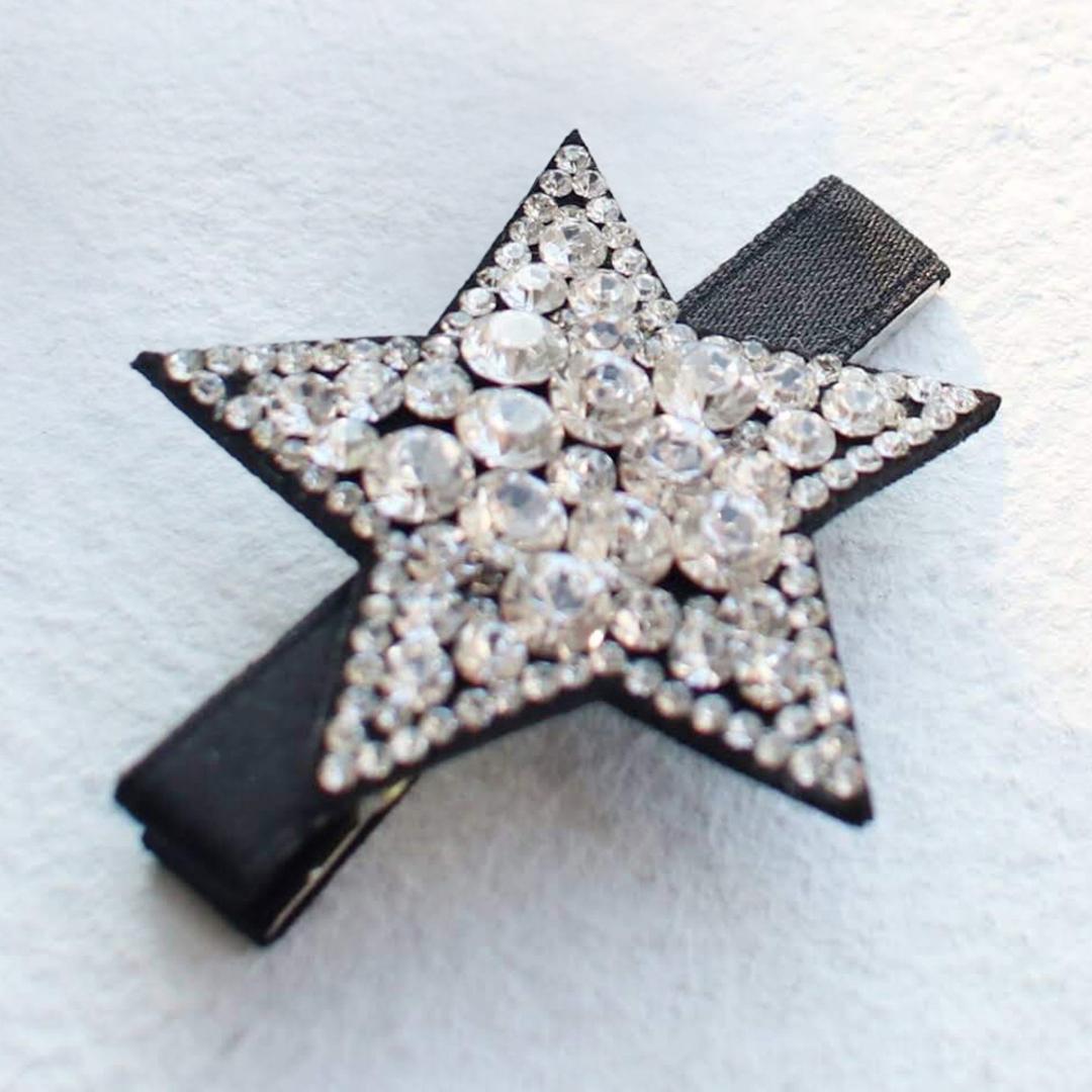 Rora ヘアクリップ キッズ 通販 ヘア クリップ 48472102 プラハジルコニアスターヘアクリップ 星 キラキラ 子供 女の子 卒園式 入学式 結婚式 発表会 かわいい オシャレ 可愛い ヘアアレンジ ヘアーアクセサリー ヘアアクセサリー キッズファッション クリスタル フリー
