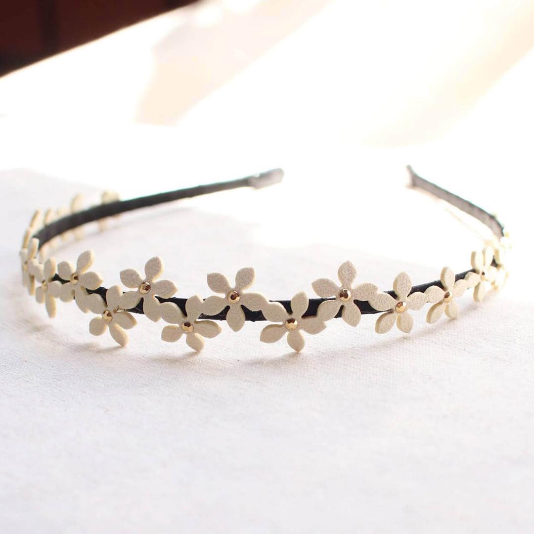 Rora カチューシャ キッズ 通販 ローラ リッツ フラワーカチューシャ ヘアバンド 髪飾り 髪留め お花 発表会 結婚式 卒園式 入学式 女の子 女子 かわいい おしゃれ 子供 子ども こども ヘアーアクセサリー ヘアアクセサリー キッズファッション クリーム フリー