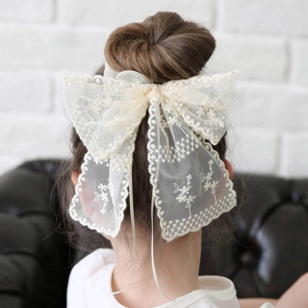 Rora シュシュ キッズ 通販 ミルククリーム 髪飾り お団子 ヘアゴム ポニーテール リボン 大きめ レース 女の子 子供 子ども こども フォーマル 大人っぽい 上品 卒園式 入学式 ピアノ発表会 誕生日 結婚式 パーティー ヘアアレンジ ヘアアクセサリー クリーム フリー