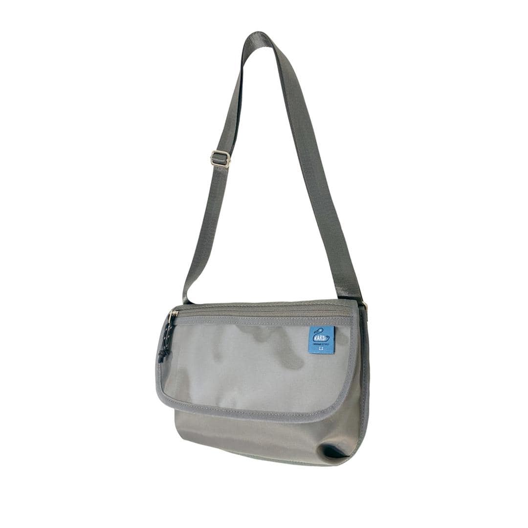 KAKSI ショルダーバッグ カクシ 通販 ショルダーバック スマホショルダーバッグ 推し活 バッグ レディース メンズ スマホ 入れたまま操作 小さめ 斜めがけ 大人 軽量 軽い おしゃれ 旅行 シンプル 大容量 フラップミニショルダーポーチ レディースバッグ グレー ・
