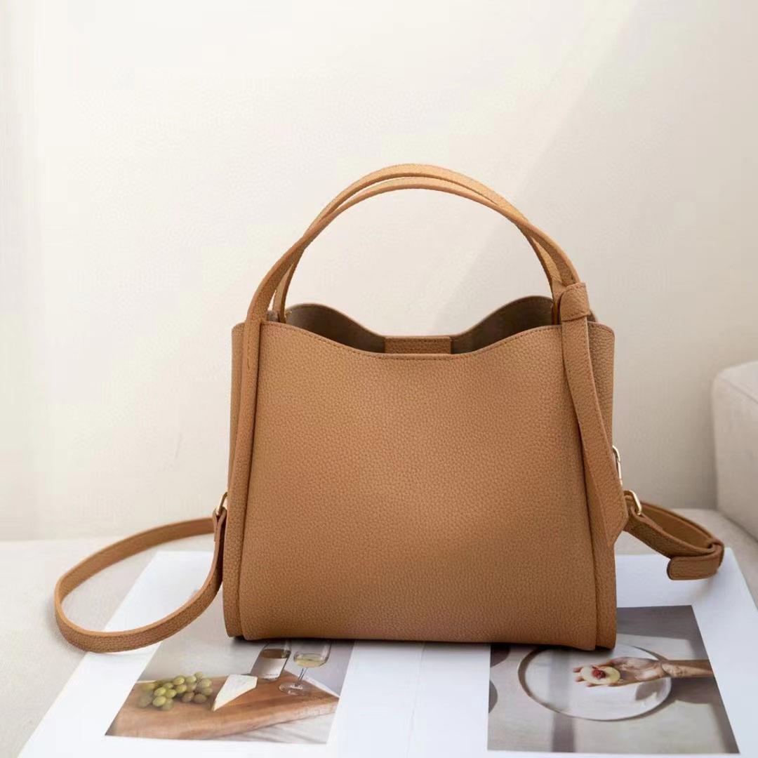 ショルダーバッグ ハンドバッグ 2WAY 通販 ハンドバック ショルダーバック ショルダー キューブバッグ 肩掛け 斜めかけ ななめかけ トートバッグ トートバック 手提げ トート スクエア レザー シンプル 上品 高級感 レディース かわいい おしゃれ チョコ ・