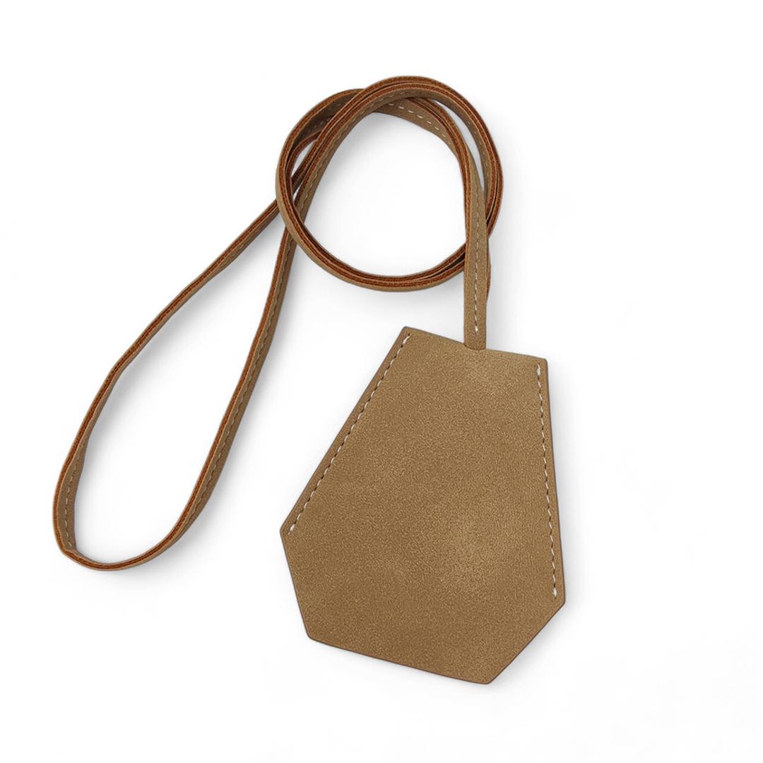 キークロシェット 通販 キーケース クロシェット 首掛け 鍵入れ 鍵ケース キーアクセサリー 鍵 カギ 男女兼用 キーホルダー キーリング おしゃれ かわいい シンプル 便利 持ち運び 合皮 出し入れ可能 ネックレス ギフト 贈り物 SAND ・