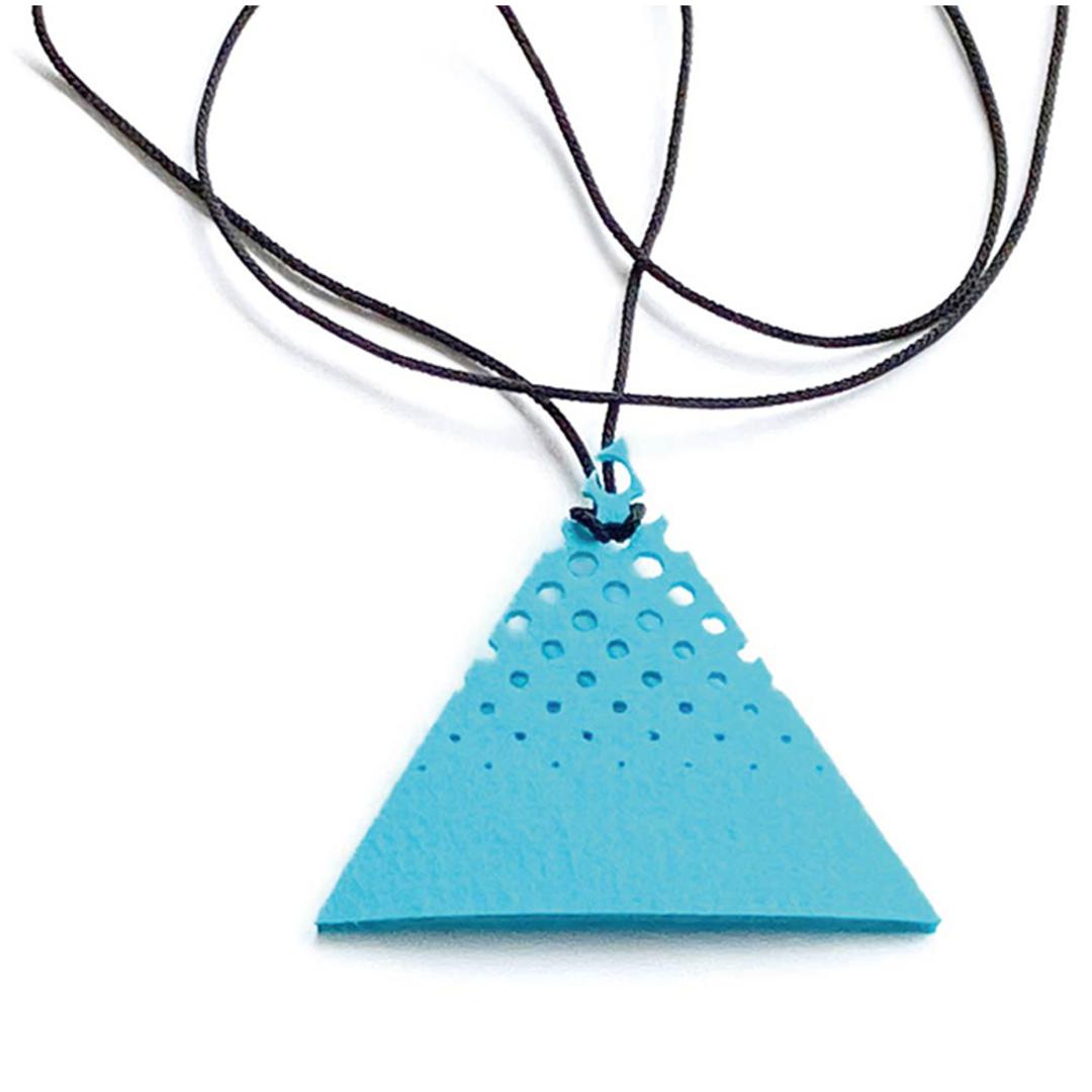 ペンダント 軽い 通販 ネックレス 可愛い 三角デザイン 三角形 アクセ アクセサリー シンプル アクセント レディース メンズ カジュアル ウォッシャブルフェルト 洗濯可能 フェルトアクセサリー フエルト プレゼント ギフト 母の日 誕生日 おしゃれ ライトブルー ・