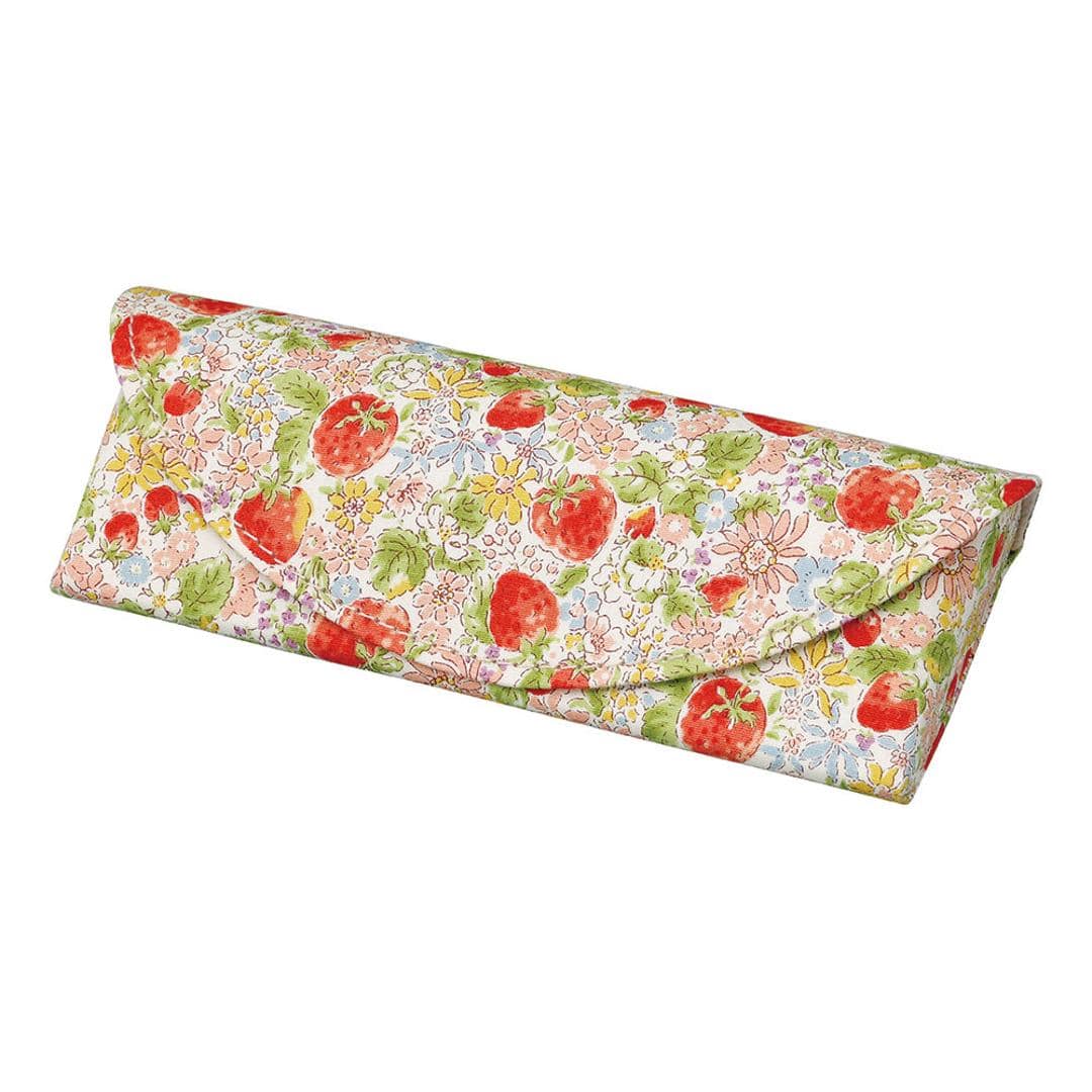 眼鏡ケース 通販 めがねケース めがね入れ メガネケース 眼鏡入れ ケース 眼鏡 めがね メガネ セミハードタイプ 軽量 軽い 出し入れしやすい サングラス 老眼鏡 シニアグラス レディース メンズ アイウェア 眼鏡小物 贈り物 ギフト 贈りもの ストロベリー ・