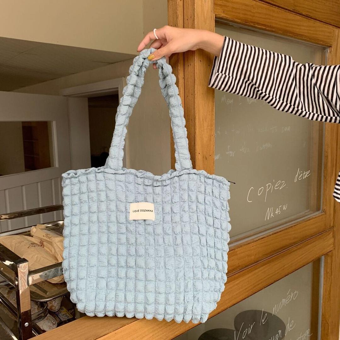 ポップコーンバッグ トートバッグ レディース 通販 ぽこぽこバッグ ポコポコバッグ ポコポコバック ぽこぽこバック ポップコーンバック エコバッグ エコバック 収納バッグ 手提げ トート 肩掛け 大きめ ポコポコ 軽量 キルティング ふわふわ 可愛い かわいい ライトブルー ・