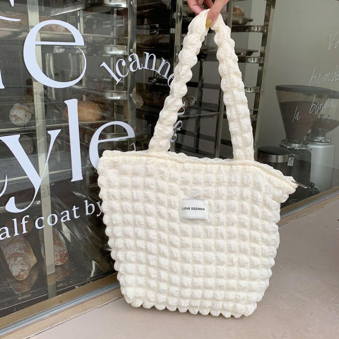 ポップコーンバッグ トートバッグ レディース 通販 ぽこぽこバッグ ポコポコバッグ ポコポコバック ぽこぽこバック ポップコーンバック エコバッグ エコバック 収納バッグ 手提げ トート 肩掛け 大きめ ポコポコ 軽量 キルティング ふわふわ 可愛い かわいい オフホワイト ・