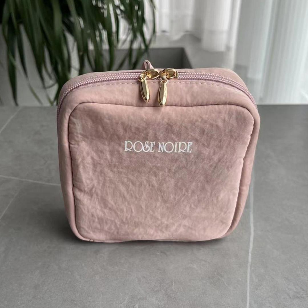 化粧ポーチ メイクポーチ 通販 メイク 化粧 マルチポーチ ポーチ コスメ バニティポーチ 旅行ポーチ トラベルポーチ 旅行 トラベル ジム 大容量 持ち運び かわいい おしゃれ 小物入れ 整理 仕切り メイクブラシ ポケット 収納 シンプル 贈り物 ギフト ピンク ・