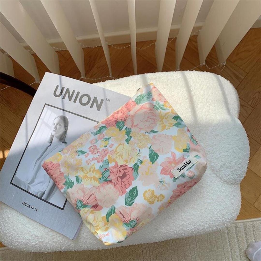 コスメポーチ トラベルポーチ 大容量 通販 化粧ポーチ ポーチ 化粧入れ コスメ入れ 小物入れ メイクポーチ 化粧 コスメ 収納 コンパクト 持ち運び 便利 かわいい 可愛い おしゃれ 旅行 トラベル レディースバッグ 韓国 バッグ 小物 雑貨 Q ・