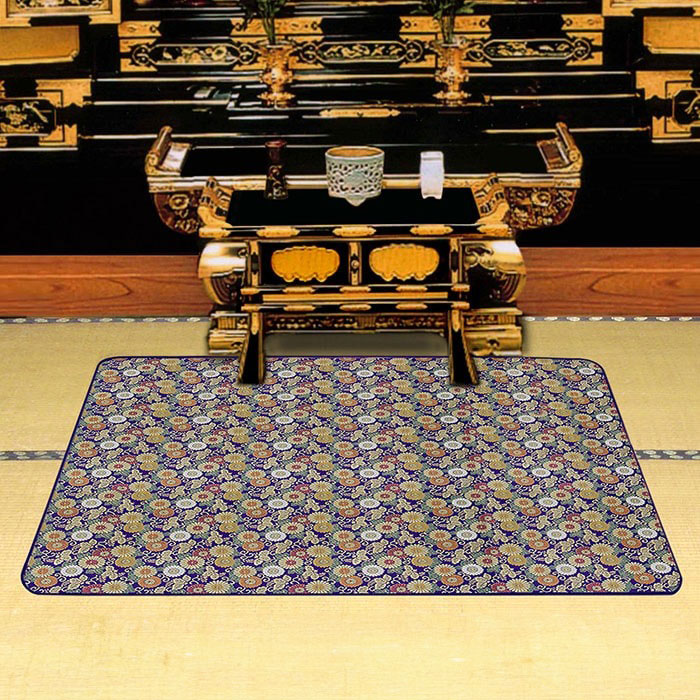 仏前マット 燃えにくい 安全 マット 小サイズ 100×120cm 金襴生地 小菊 十六菊 七宝柄 難熱フェルト アルミシート 高級仏前安全マット 敷物 マット 仏間 お彼岸 お盆 日本製