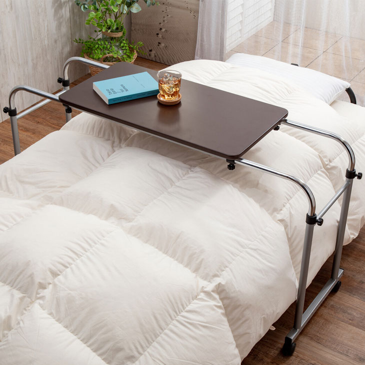 伸縮式 ベッドテーブル フリーテーブル ベッド テーブル サイドテーブル 介護ベッドテーブル パソコンデスク 昇降式 手動 高さ調節 幅伸縮 木製  キャスター付き