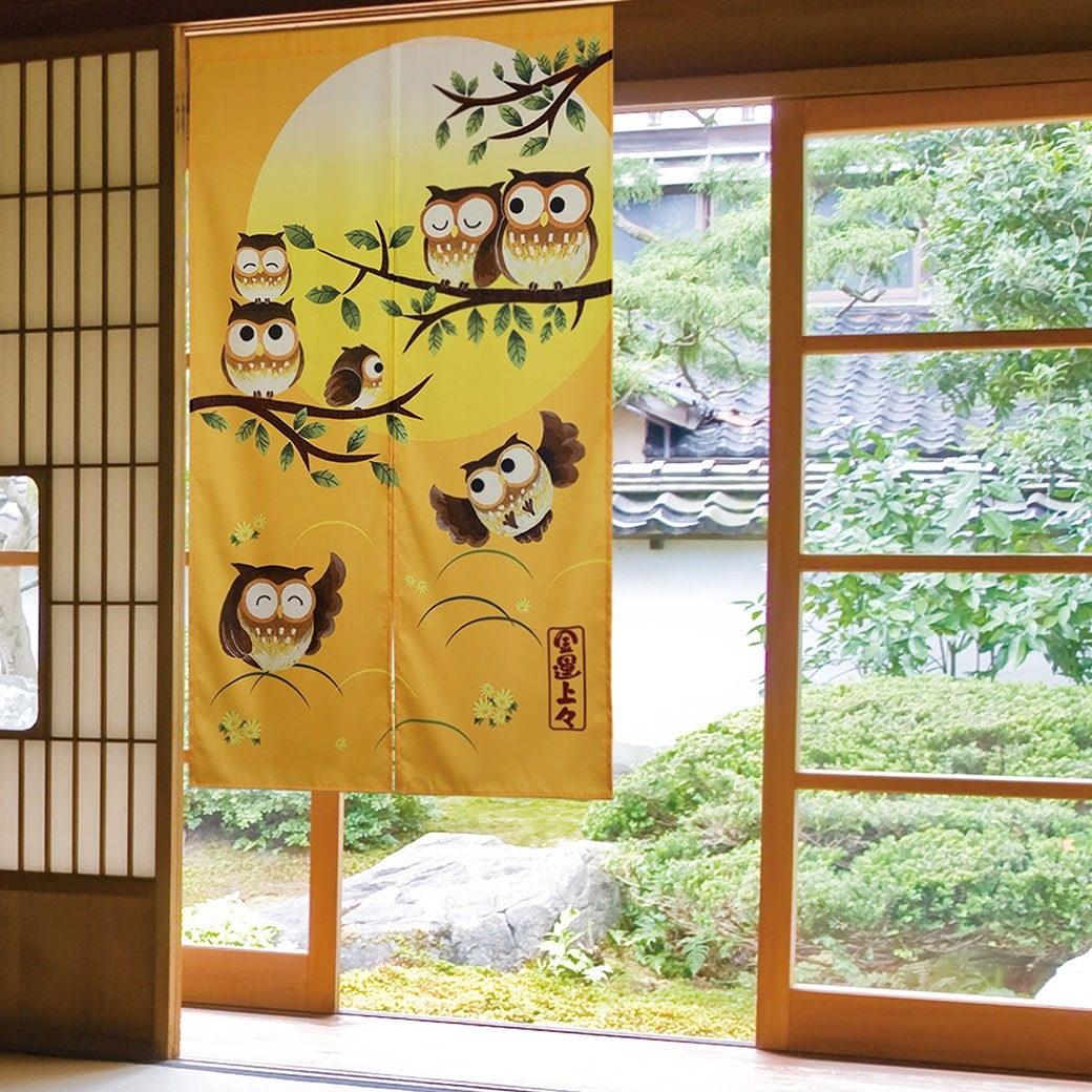 「風水」ふくろうのれん 暖簾 フクロウ 縁起物 室内 インテリア 間仕切り 目隠し おしゃれ かわいい 梟 ロング丈 ゴールド
