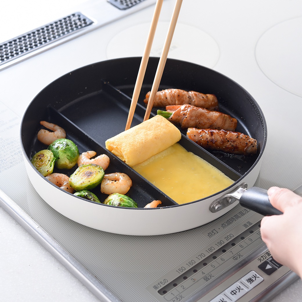 センターエッグトリプルパン 24cm 時短 仕切り フライパン 3品 時短料理 同時調理