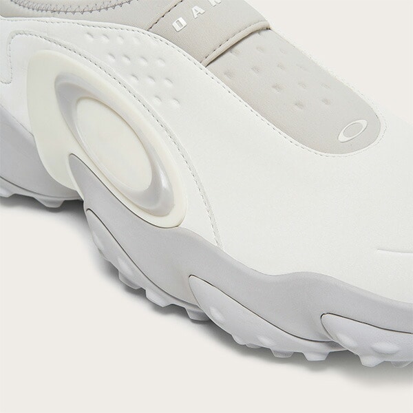 オークリー ゴルフシューズ エッジアイコン スパイクレスシューズ メンズ FOF100539 2025年春夏モデル Edge Icon 2025年春夏モデル OAKLEY スリップオンスタイル 8.5(26.5cm) ホワイト(100)