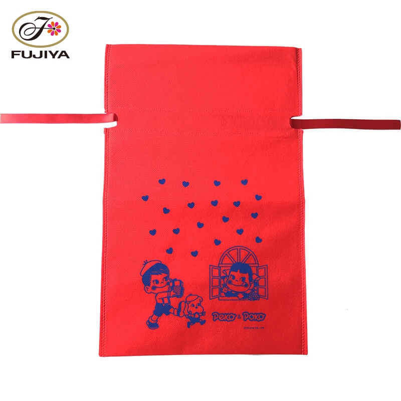 不二家 公式 ペコちゃんギフトバッグ （S）大人 ギフト 誕生日 バースデー お祝い ラッピング お礼 プレゼント 巾着 巾着袋 キャラクター ペコちゃん ペコ ぺこちゃん PP不織布 サテンリボン