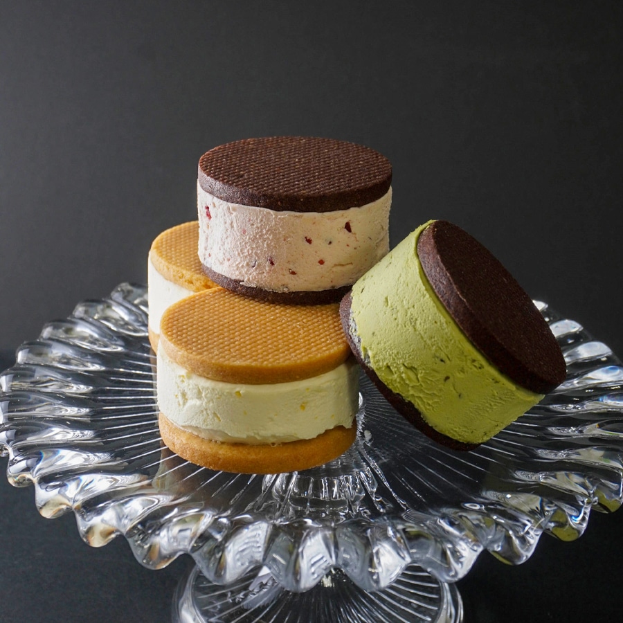 お歳暮 クリスマス 2025 焼き菓子 お菓子 スイーツ 贈り物 ギフト 千疋屋 パティスリー銀座千疋屋 プレミアムバターサンド4個