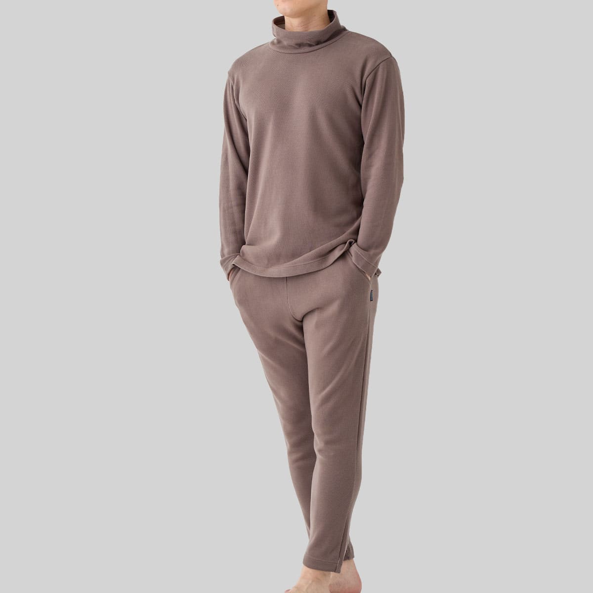 ベネクス リカバリーウェア コンフォートヒート オフタートルネック テーパードパンツ 上下セット メンズ モカ
