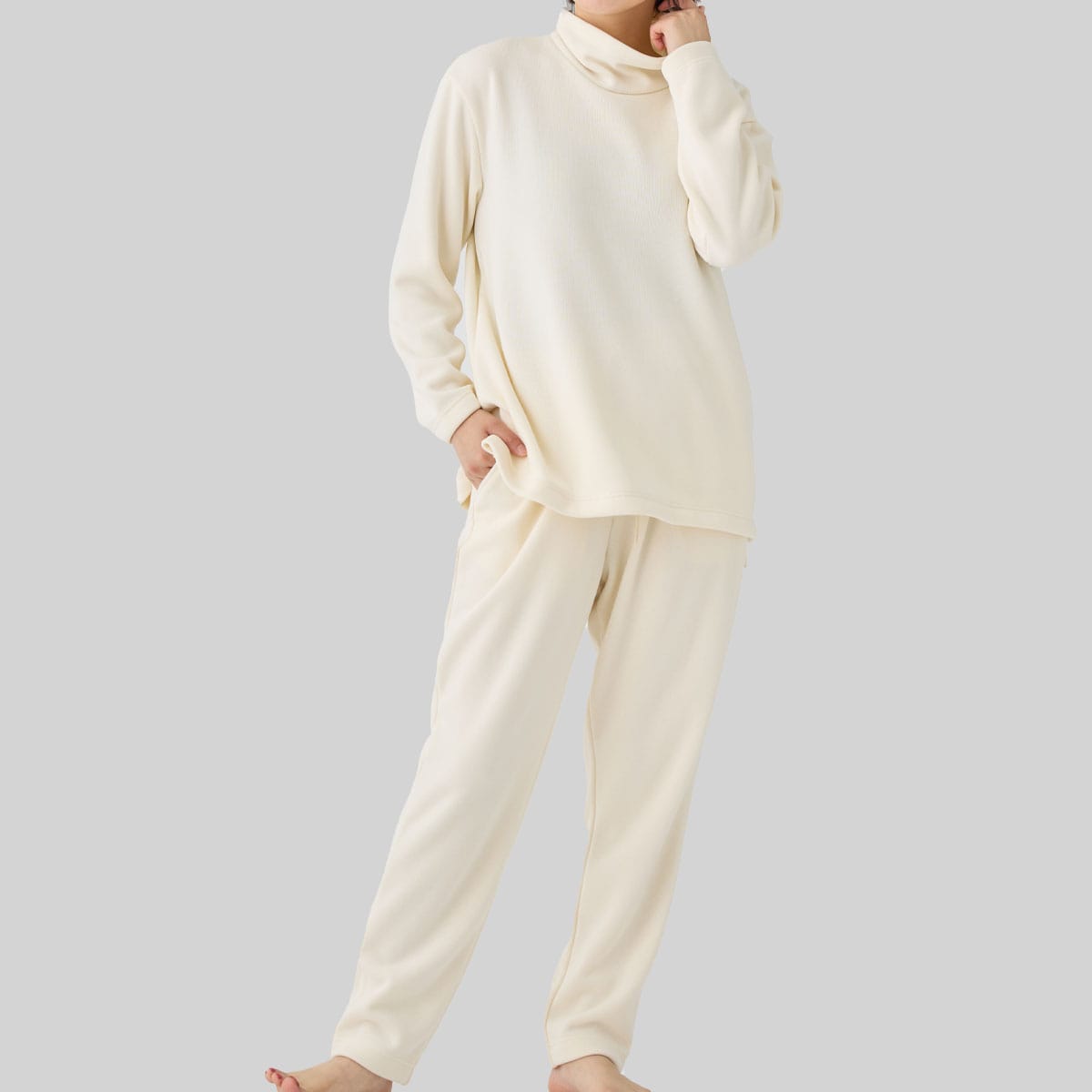 ベネクス リカバリーウェア コンフォートヒート オフタートルネック テーパードパンツ 上下セット レディース アイボリー