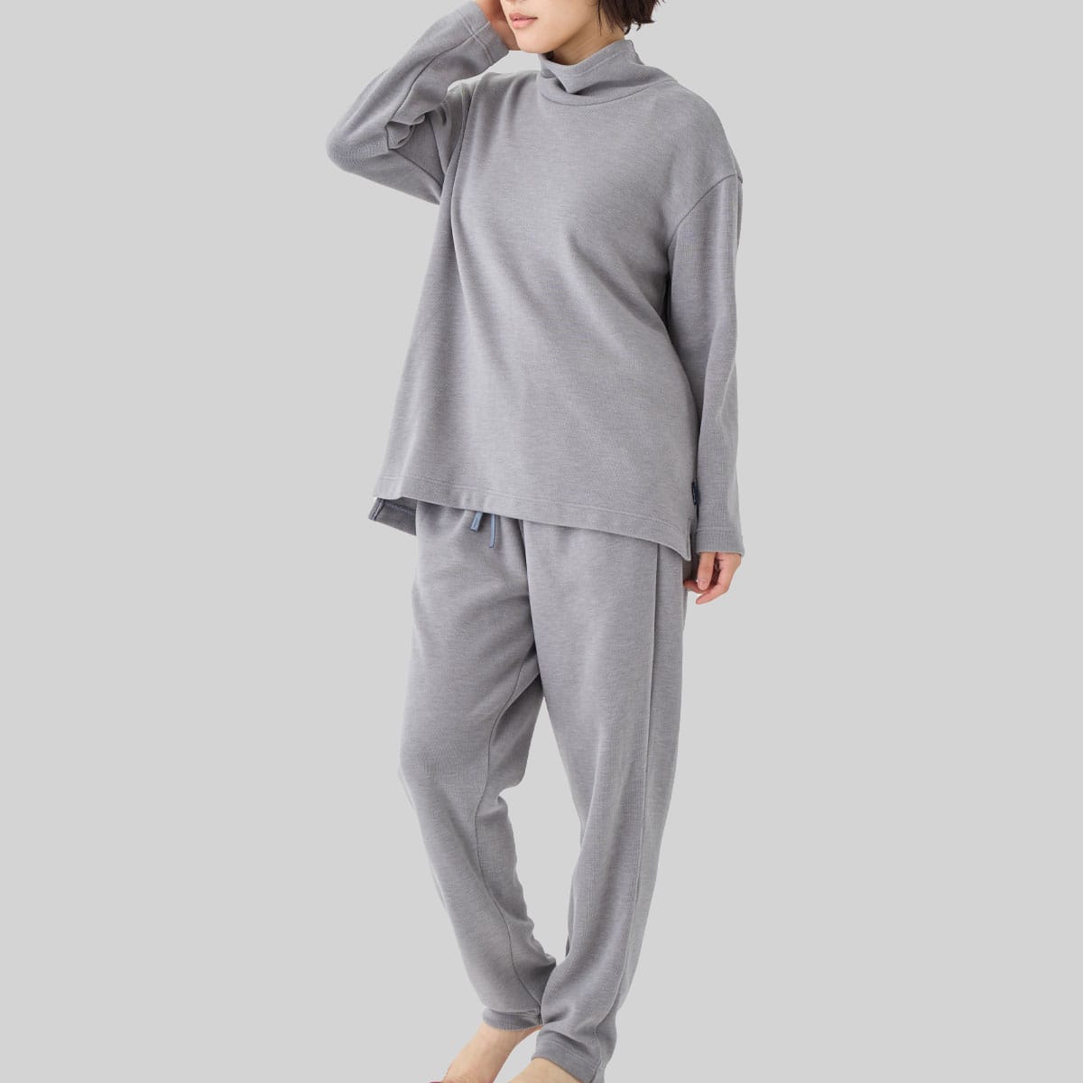 ベネクス リカバリーウェア コンフォートヒート オフタートルネック テーパードパンツ 上下セット レディース スモーキーグレー