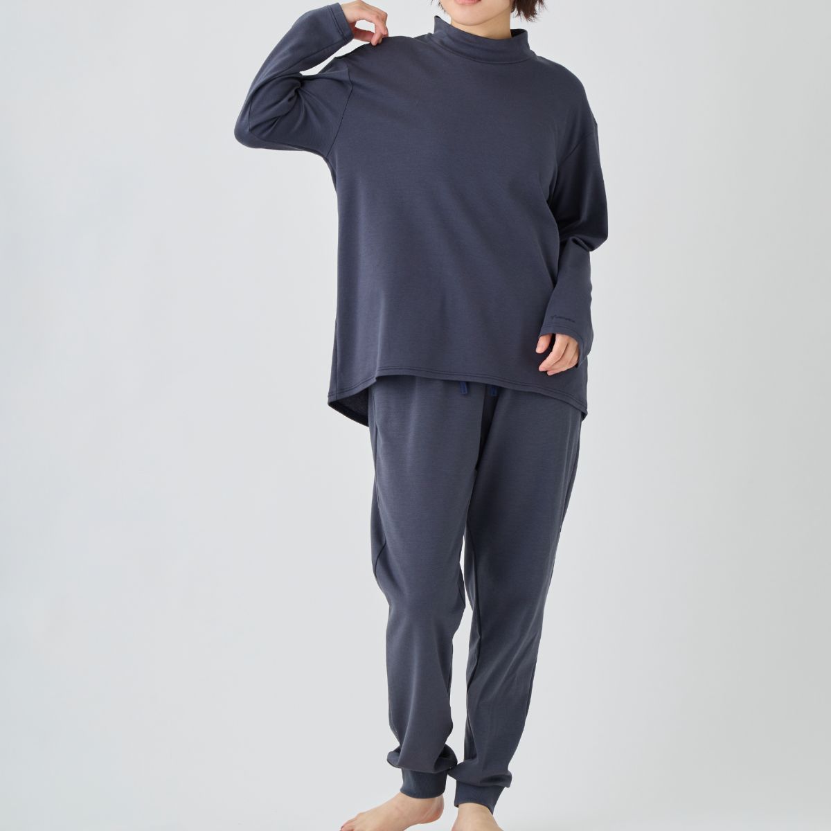 ベネクス リカバリーウェア コンフォートタッチ ハイネック 長袖 ジョガーパンツ 上下セット レディース ネイビー