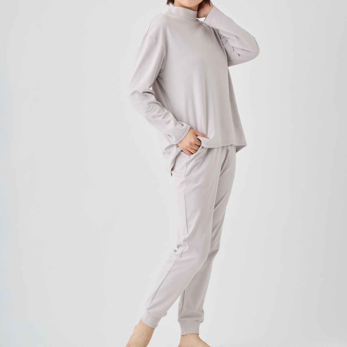 ベネクス リカバリーウェア コンフォートタッチ ハイネック 長袖 ジョガーパンツ 上下セット レディース ライトグレー