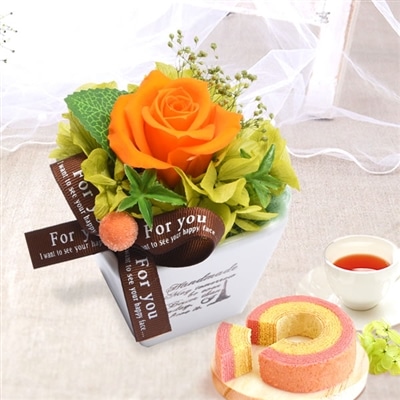 誕生日 プレゼント 送料無料  [薔薇プリザエッフェル・オレンジ] お祝い  花 スイーツ ギフト おしゃれ お菓子 プリザーブドフラワー バラ 花とスイーツ 花とお菓子 女性 60代 70代 80代