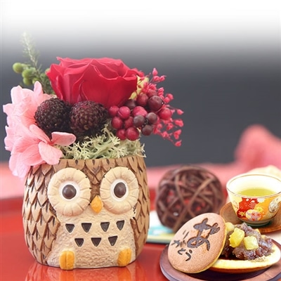 誕生日 プレゼント 送料無料 [ふくろうプリザ・赤] お祝い 花 スイーツ ギフト おしゃれ お菓子 プリザーブドフラワー バラ 花とスイーツ 花とお菓子 女性 60代 70代 80代