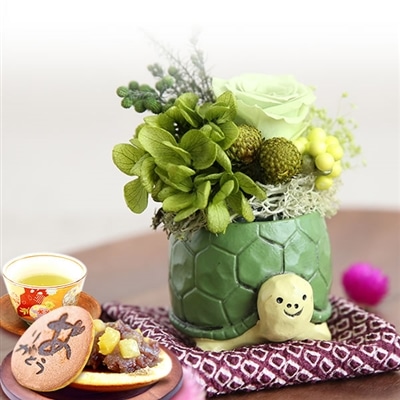 誕生日 プレゼント 送料無料 [かめプリザ] お祝い  花 スイーツ ギフト おしゃれ お菓子 プリザーブドフラワー バラ 花とスイーツ 花とお菓子 女性 60代 70代 80代