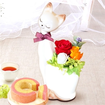 誕生日 プレゼント 送料無料  [プリザ・白猫] お祝い  花 スイーツ ギフト おしゃれ お菓子 プリザーブドフラワー バラ 花とスイーツ 花とお菓子 女性 60代 70代 80代