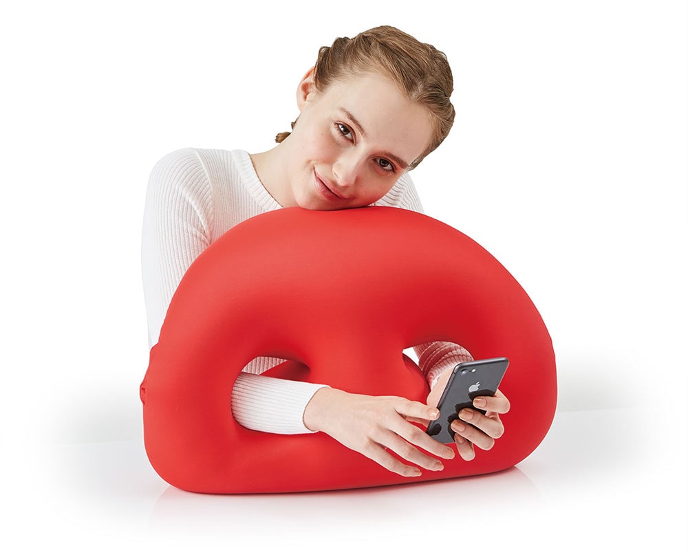 MOGU ボディジョイ・ミディアム 腰にやさしいとされるS字姿勢をキープする 穴あき クッション ビーズクッション 椅子 椅子のクッション イスのクッション 車 車のクッション 腰 背中 背あて 腰当て 背もたれ モグ レッド