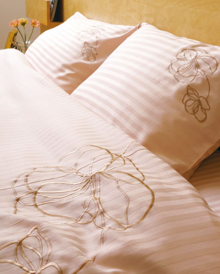 枕カバー 43×63cm アローサ ピロケース 選べる4カラー!光沢のあるストライプとフラワーの刺繍が上品な枕カバー まくらカバー ピロケース ピローケース 綿100 綿 43×63 綿100% おしゃれ 花柄 花 柄 可愛い かわいい おすすめ 人気 ブラウン