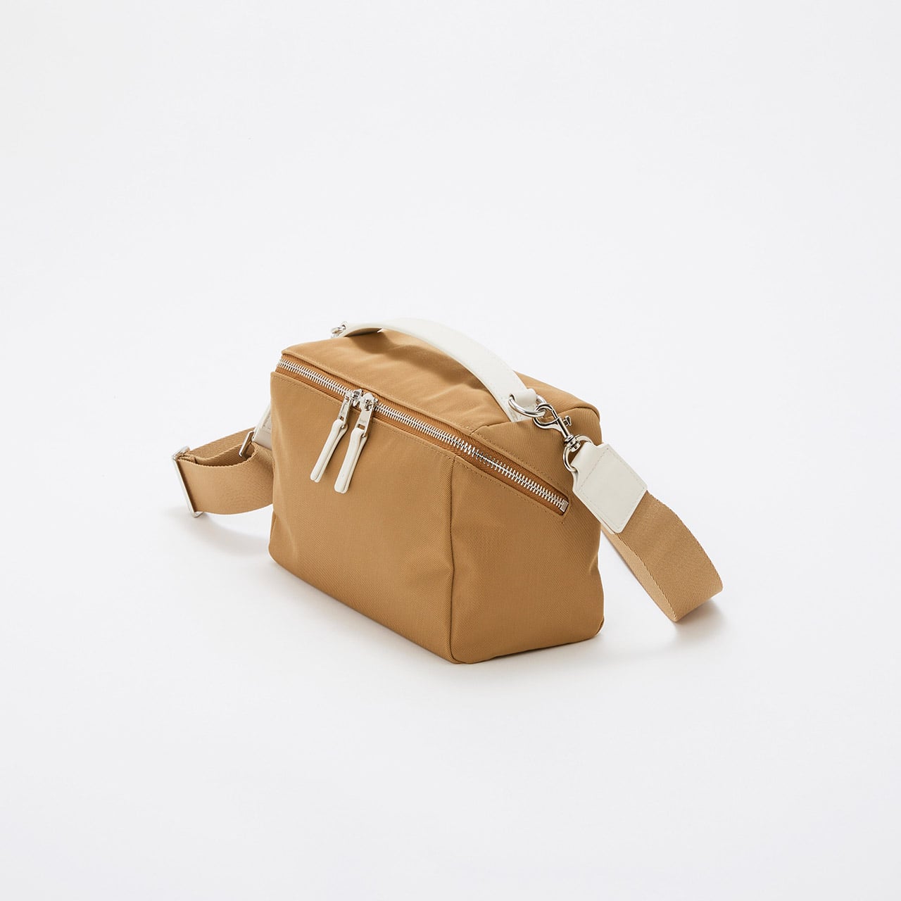 【Breath TOPKAPI】【撥水】マット ナイロン ボックス型 ショルダーバッグ ベージュ FREE