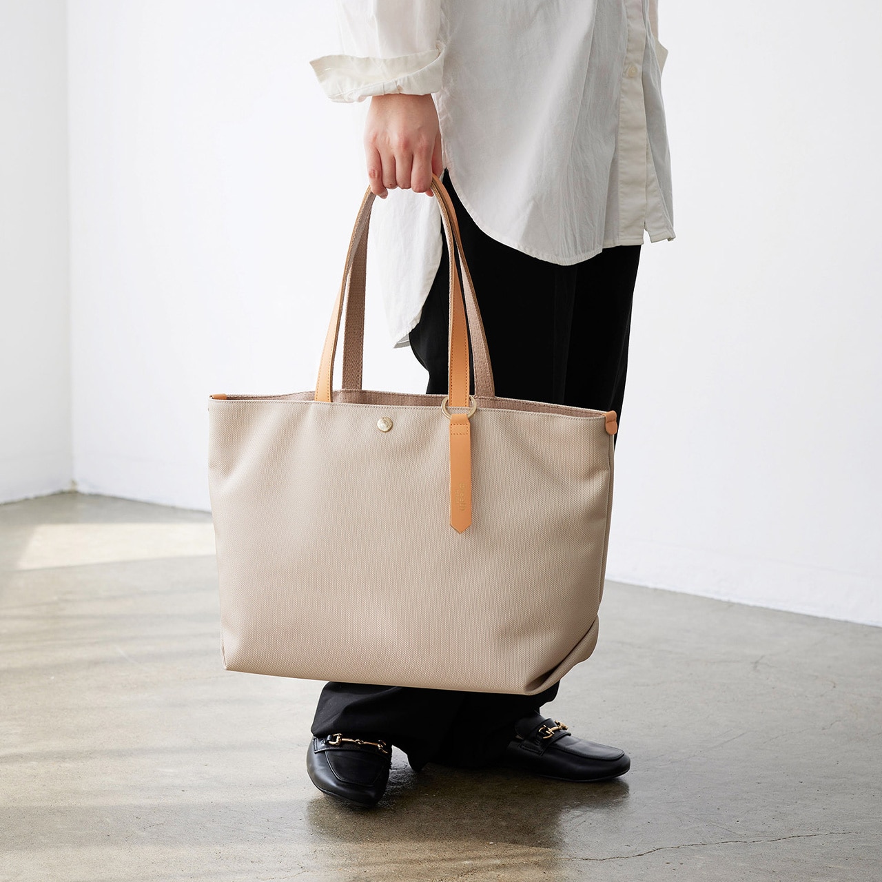 【Breath TOPKAPI】Aerial エアリアル ナイロン カラーストラップ付き A4 トートバッグ /軽量 ライトベージュ FREE