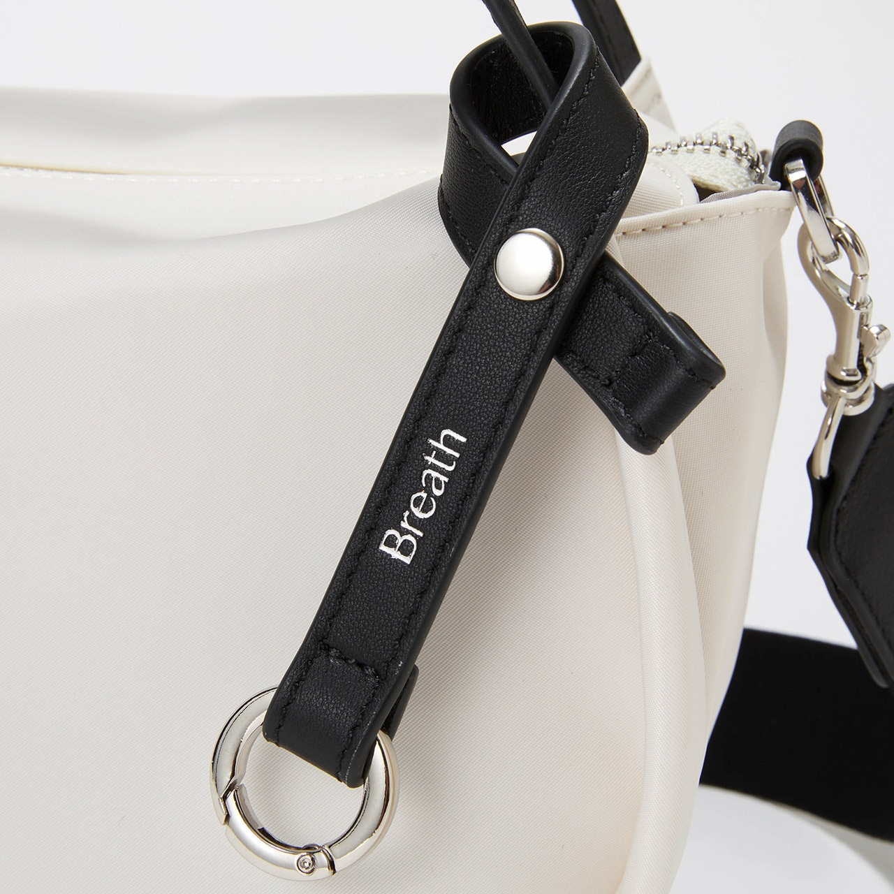 【Breath TOPKAPI】【撥水】ツヤ ナイロン ショルダー付き ラウンド トートバッグ クリーム FREE