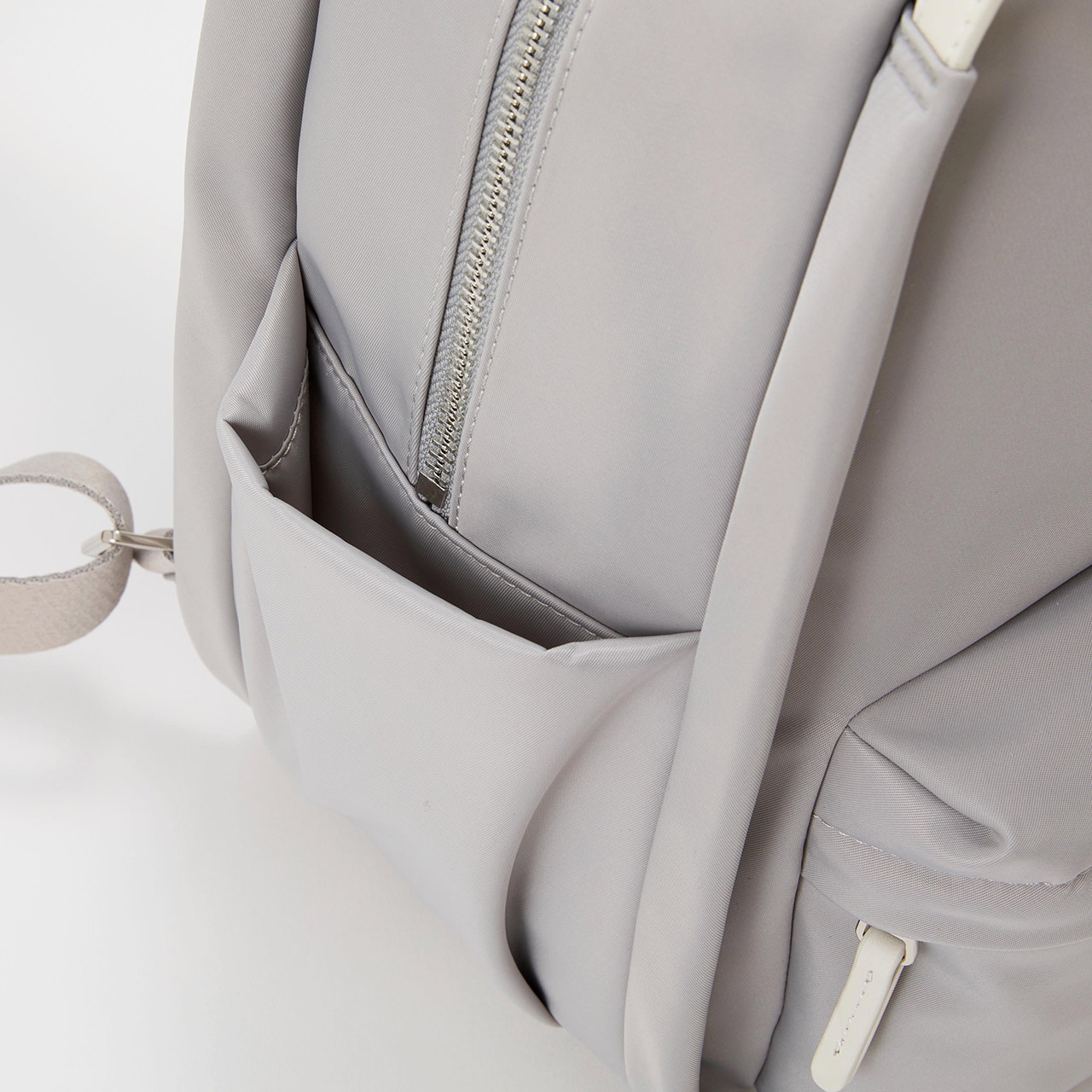 【Breath TOPKAPI】【撥水】ツヤ ナイロン レザーハンドル ミニ リュック ライトグレー FREE