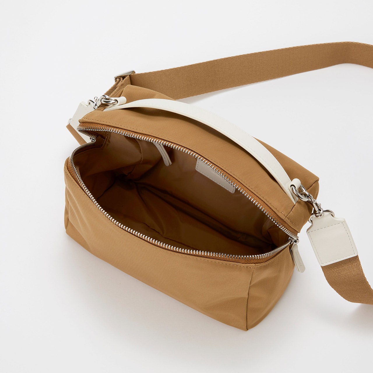 【Breath TOPKAPI】【撥水】マット ナイロン ボックス型 ショルダーバッグ ベージュ FREE