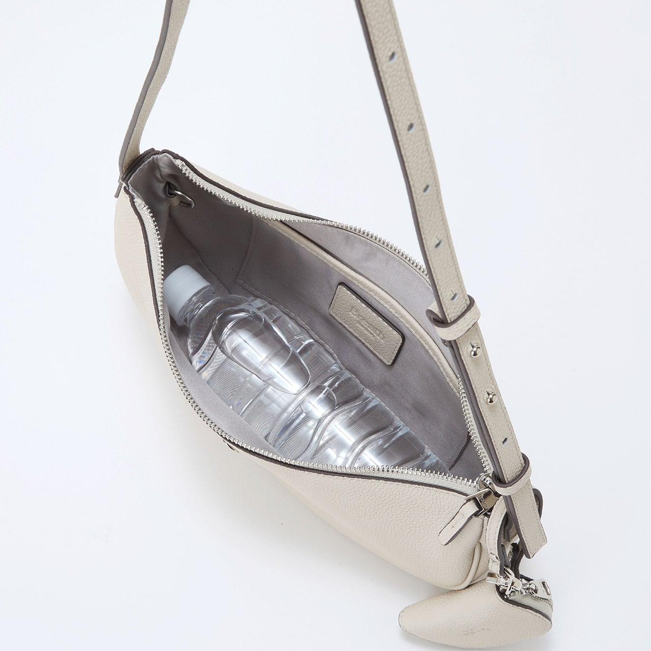 シュリンクレザー ハーフムーン ショルダーバッグ / チャーム付き オフ FREE