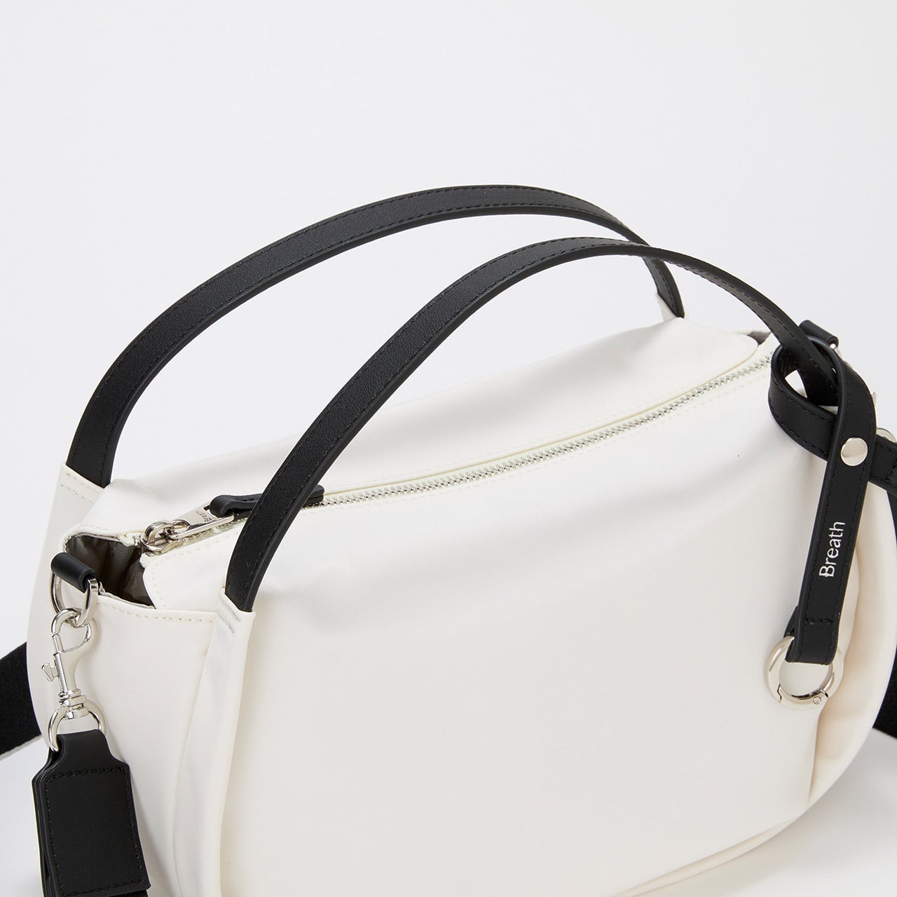 【Breath TOPKAPI】【撥水】ツヤ ナイロン ショルダー付き ラウンド トートバッグ クリーム FREE