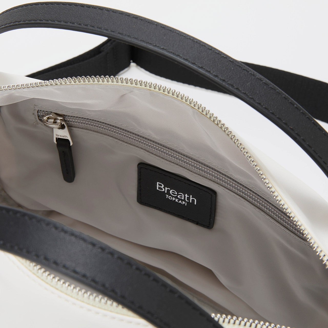 【Breath TOPKAPI】【撥水】ツヤ ナイロン ショルダー付き ラウンド トートバッグ クリーム FREE