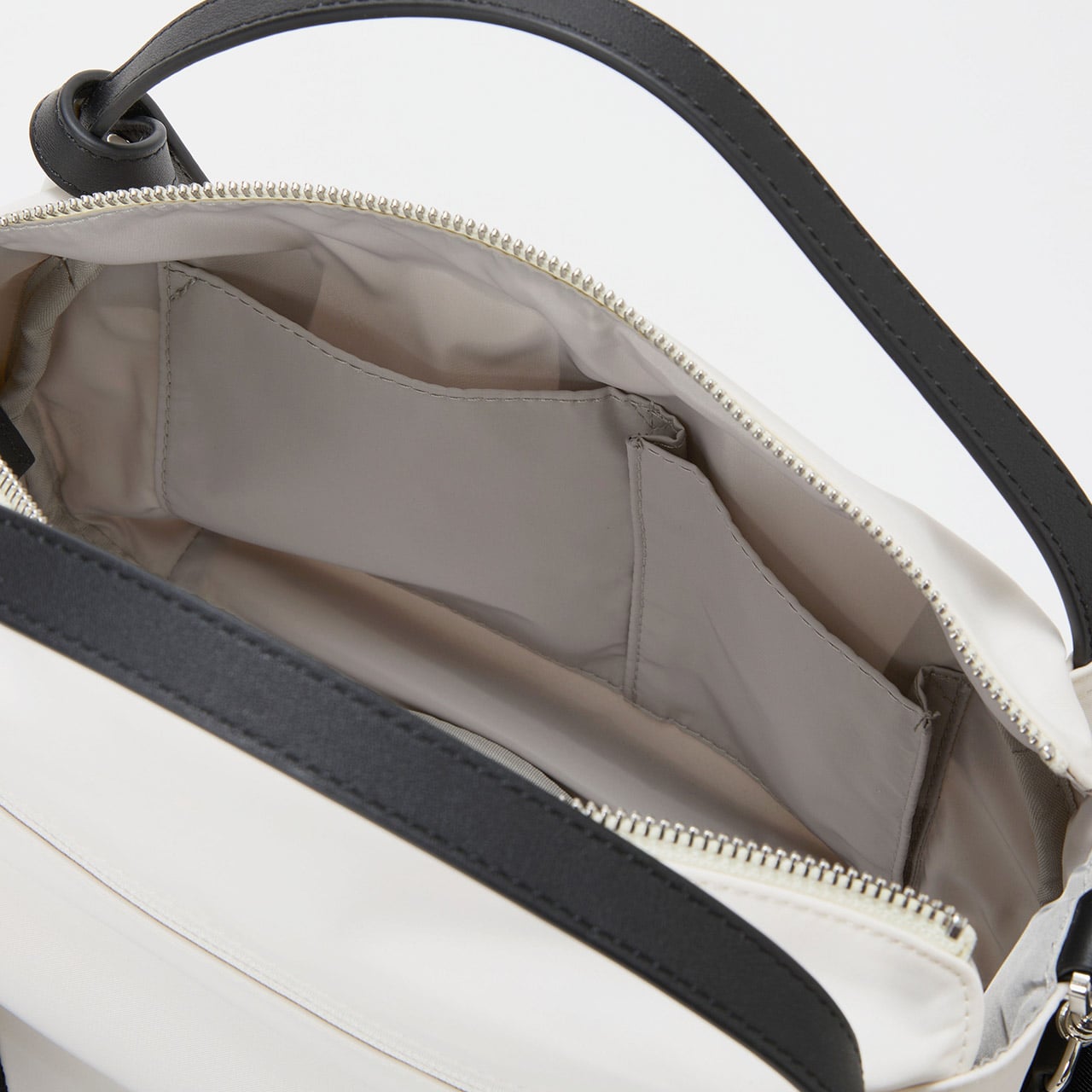 【Breath TOPKAPI】【撥水】ツヤ ナイロン ショルダー付き ラウンド トートバッグ クリーム FREE